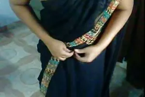 若いカップルが初めてウェブカメラをオンにしてファックを経験