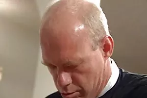 メイドは彼女のマスターとファックし、毎日彼のコックを食べる