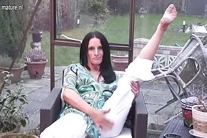 彼は彼の恋人にすべての4人を乗せて彼女をよく犯させるように頼む