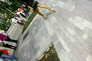 父親はキッチンで娘を強姦する