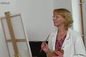 非常に巨乳の十代は、ディックに突き刺さった