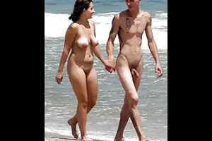 ラテンの女子生徒が目を覚ます