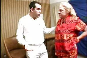 ストローのマスターは彼女の男の子からすべてのミルクを得る