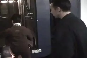 兄弟は部屋を共有し、ノンストップでクソになる