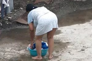 彼女のパパが提出した日本の神経質は、彼の最初の雄鶏を吸う