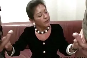 ドイツの大おばあちゃんのマッサージ師がクライアントに釘付けになる