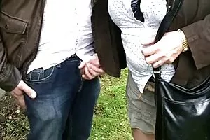 スペインの不正な妻は彼女の隣人に彼女を爆破させる