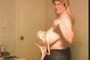 私はお尻であなたをファックしますか？熱い隣人は自分自身がすべてをすることができます