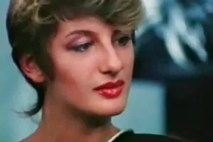 成熟した非常にめちゃくちゃは、見知らぬ人と犯罪をしているビーチでうんざりしています