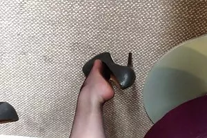 レズビアンの女が路上でファックしている