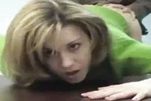 ビデオで初めての壮大なブロンドのファック