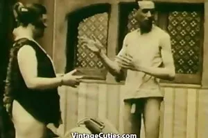 レズビアンの母親は彼女の恋人を息子のディックと共有する