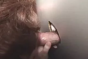 おじいちゃんは彼の孫娘を説得し、彼女にファックする