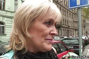 彼女のパーソナルトレーナーが犯した若い女の子