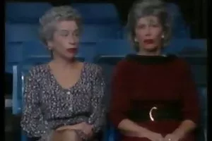 彼の妹の売春婦にお尻のコックに釘付け