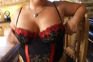 ママ、しかし、あなたはおっぱいを持っている豊かなお尻