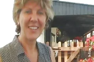 巨乳は彼のボーイフレンドの大きなコックをウェブカメラで彼を見て食べる